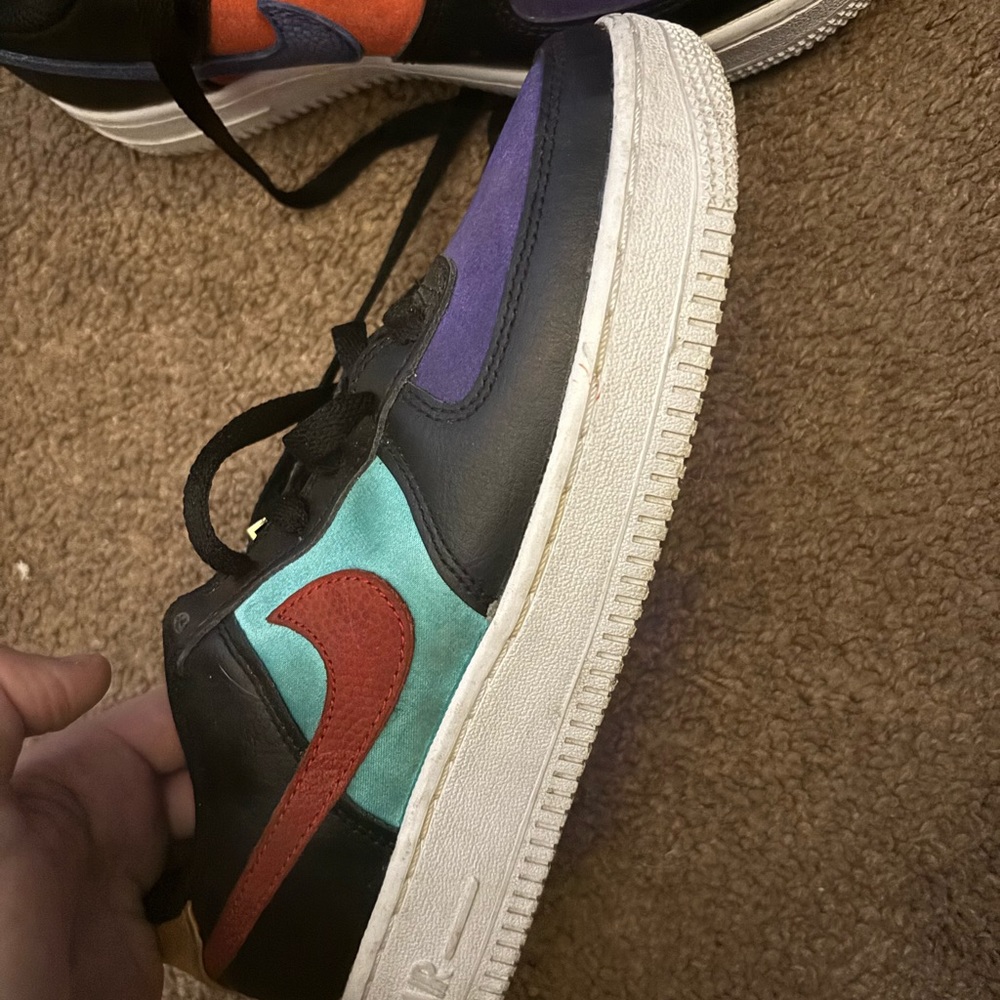 Nikes - Picture 2 of 3